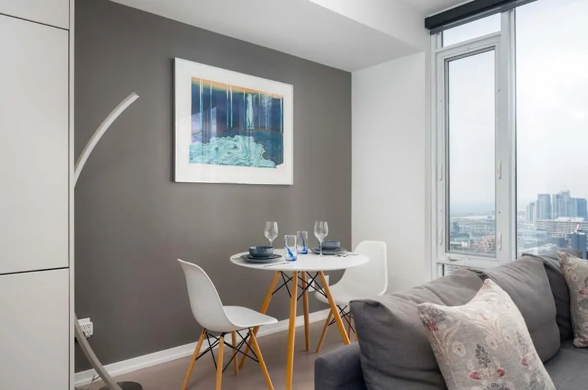 Sunset Views In Chic Condo By Cn Tower Toronto Kanada
