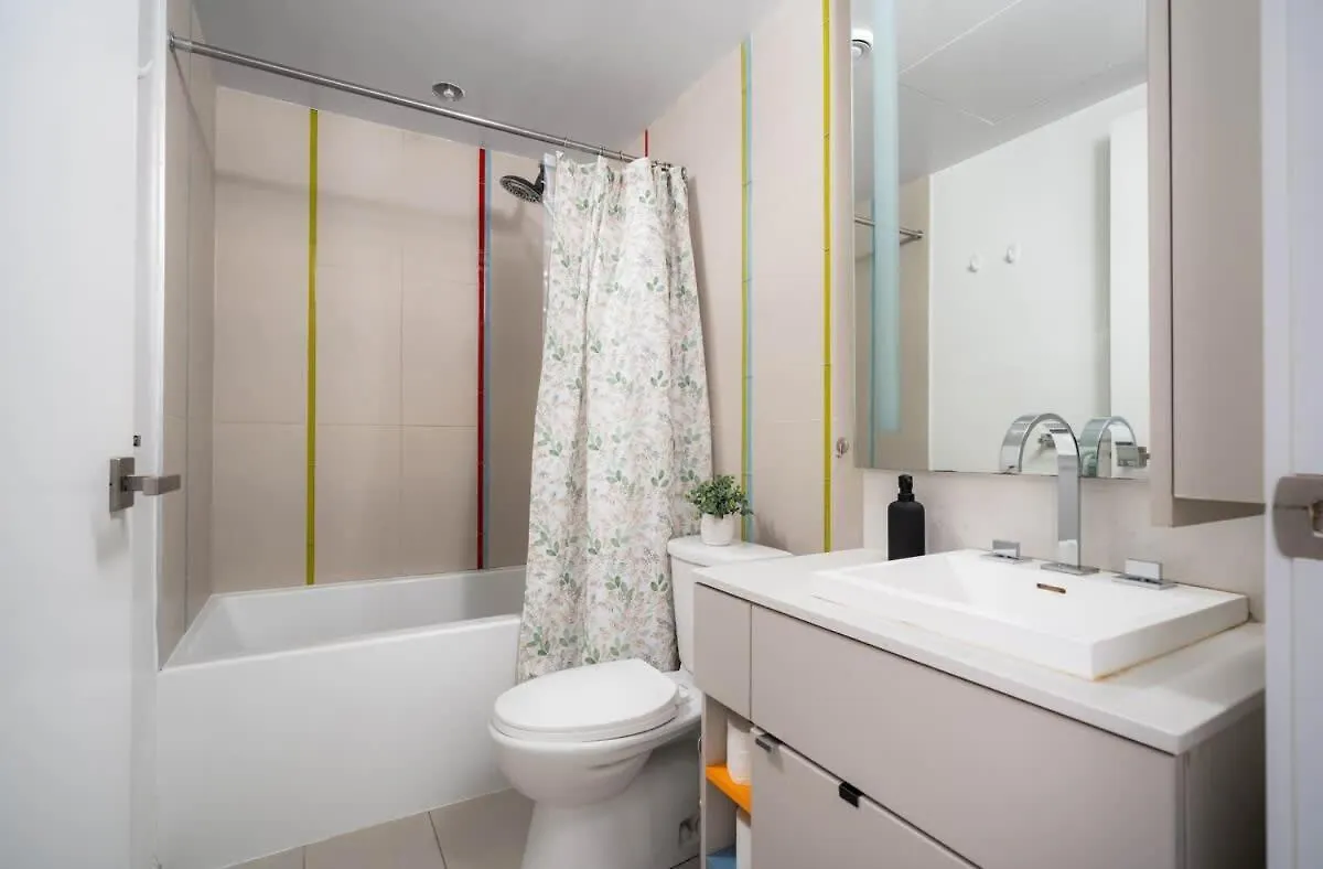 Sunset Views In Chic Condo By Cn Tower Toronto Apartment