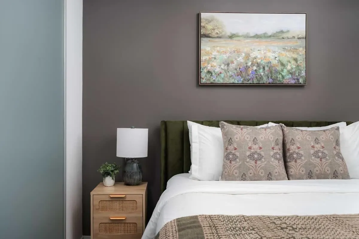 Sunset Views In Chic Condo By Cn Tower Toronto